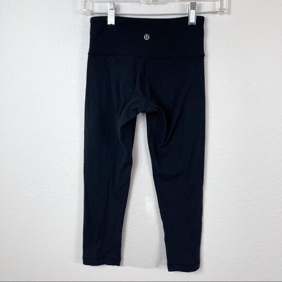 LULULEMON Black Cropped Leggings w/Waist Pocket 4 - Picture 1 of 7